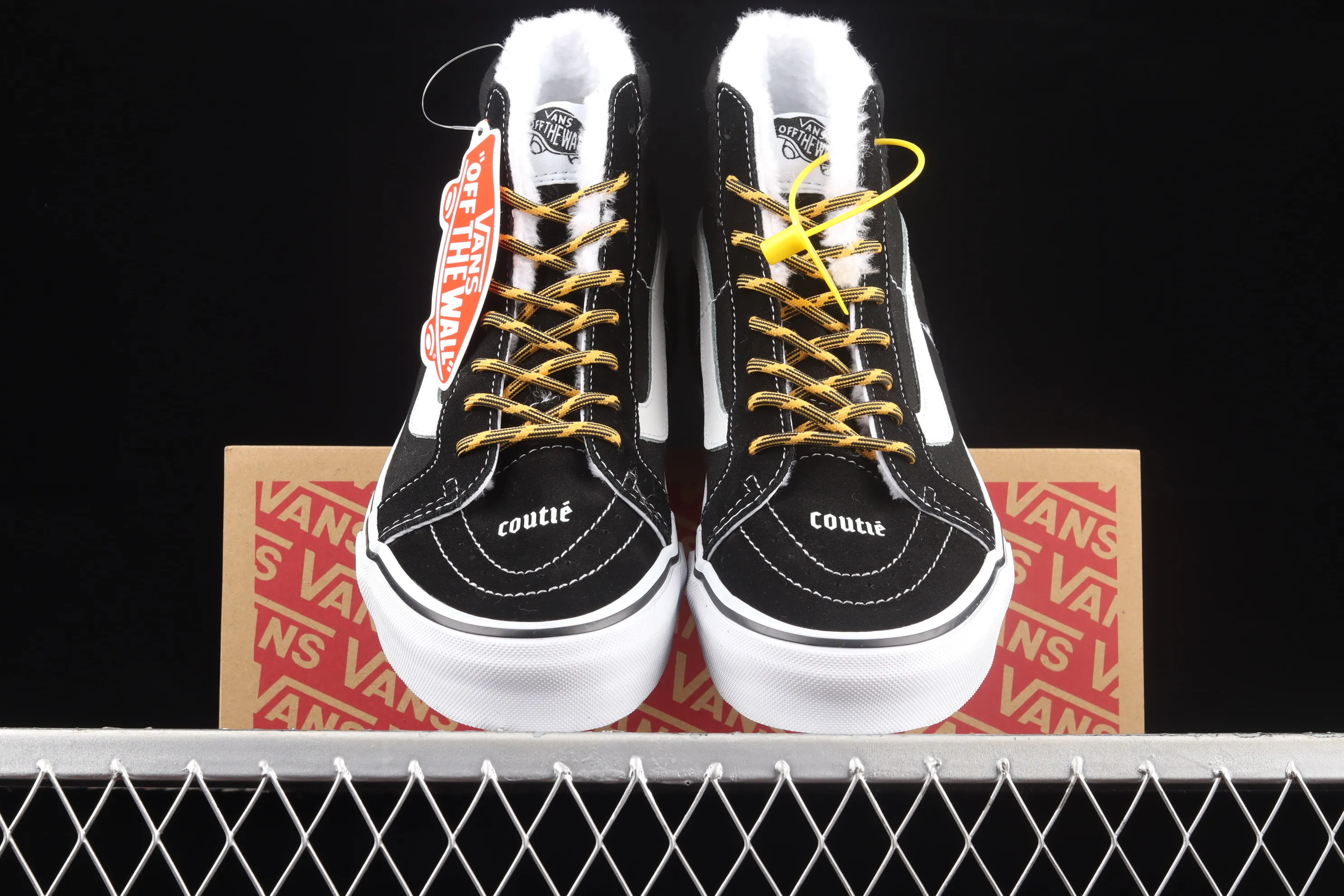 All categories Vans Vans series Vans Hi Vans high-top plus velvet Vans Sk8-Hi Classics joint model Vans high-top casual sneakers VN0A4BVB26C